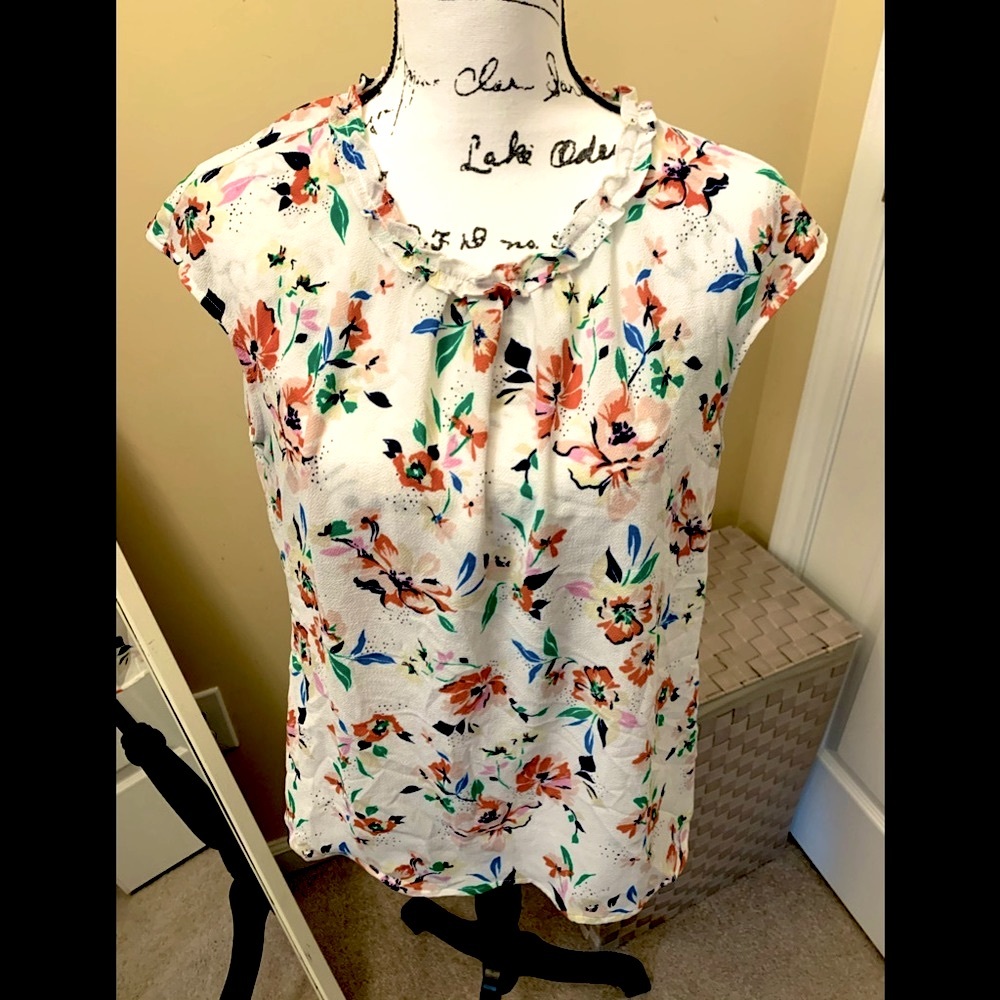 🍓2/$10🍓😃❕Pretty floral S/M white colorful blouse - size unknown (tag missing)